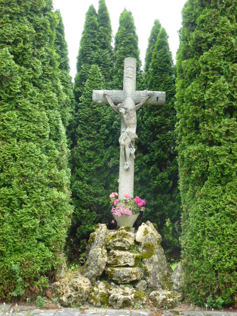 Kreuz im Garten